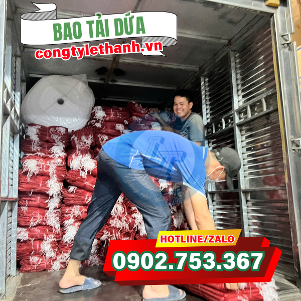 Xe tải vận chuyển hàng của công ty Xe tải vận chuyển hàng của công ty