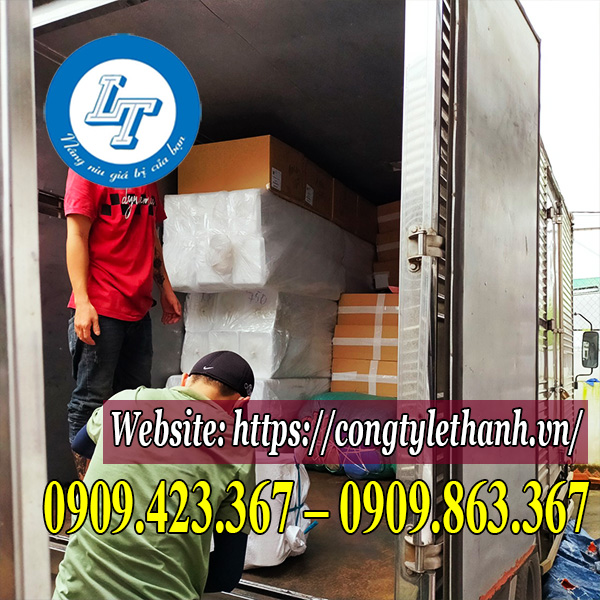 Chuẩn bị giao hàng cho khách Giao hàng cho khách