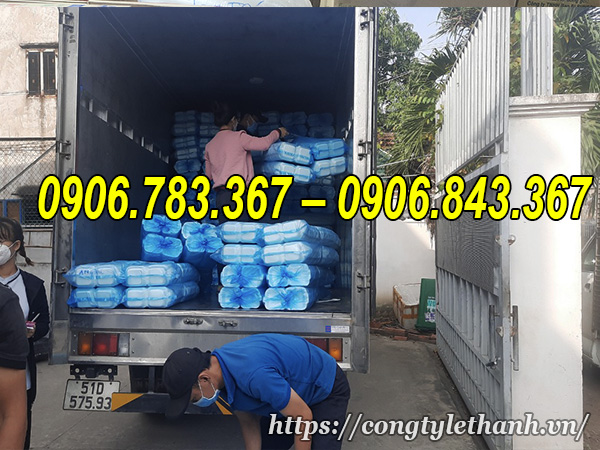 Lên hàng xe tải giao khách Lên hàng giao cho khách