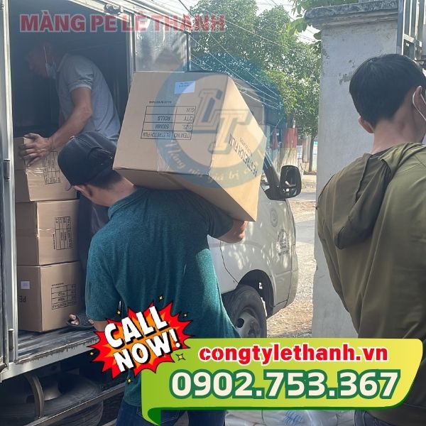 Màng PE giá rẻ quấn hàng thùng pe giao khách