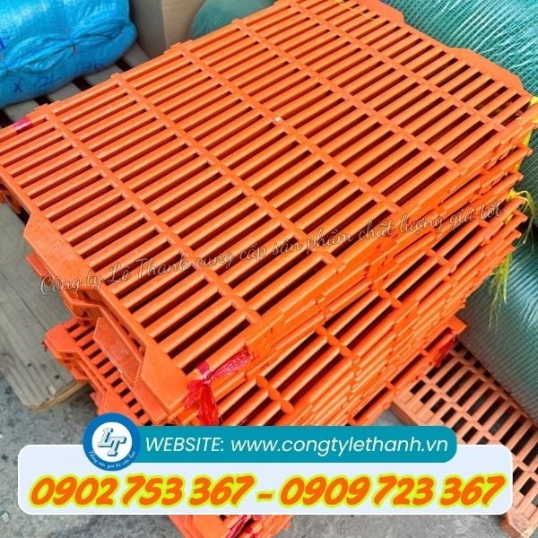 Tấm nhựa lót sàn khe dài 40x55 Tấm nhựa lót sàn khe dài 40x55