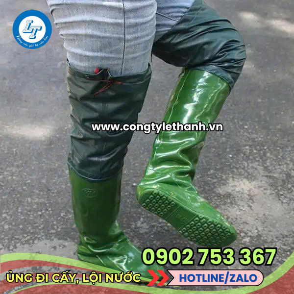 Ủng lội nước đi vừa chân Ủng lội nước đi vừa chân