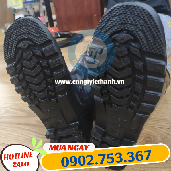 Ủng Vitas đế có các rãnh chống trơn trượt Ủng Vitas đế có các rãnh chống trơn trượt