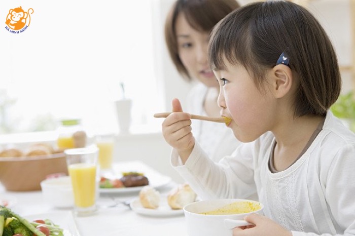 bé gái ăn yến sào có tốt không bé gái ăn yến sào có tốt không