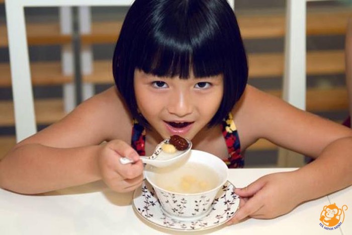 bé gái ăn yến sào có tốt không bé gái ăn yến sào có tốt không