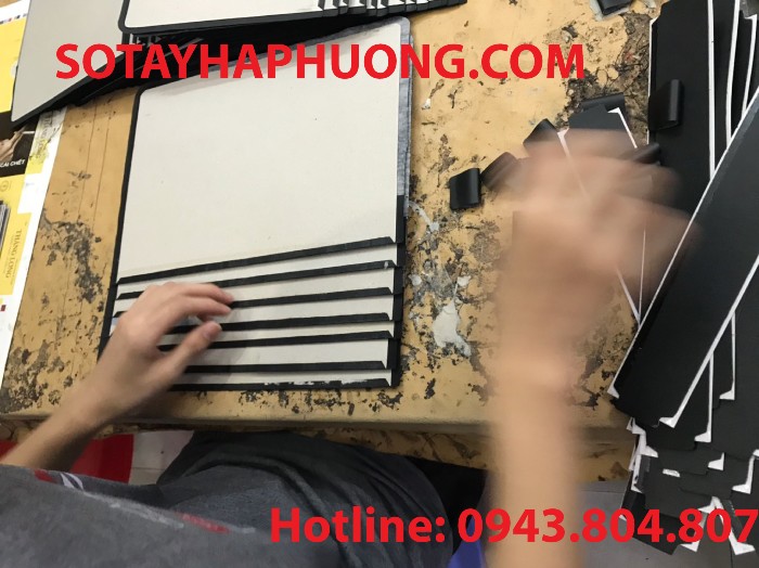 dán keo và bẻ góc Sổ tay a5, sổ tay a6, sổ bìa còng, sổ bìa còng a5, sổ bìa còng a6, so tay a5, so tay a6, so bia cong a5, so bia cong a6