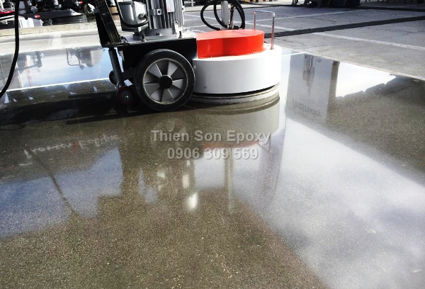 Sàn bê tông nhà xưởng sau công đoạn đánh bóng bằng đĩa mài sứ Sàn bê tông nhà xưởng sau công đoạn đánh bóng bằng đĩa mài sứ
