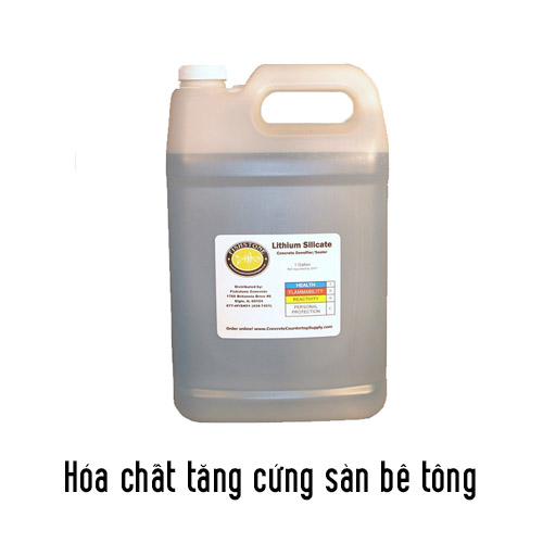 Phun hóa chất tăng cứng sàn bê tông trước khi đánh bóng Phun hóa chất tăng cứng sàn bê tông trước khi đánh bóng