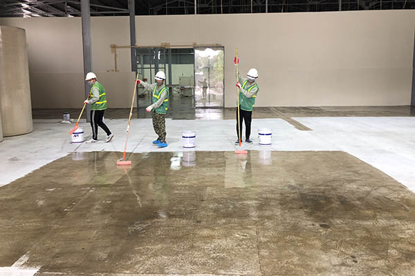 Thi công sơn lót PS50 tạo kết nối.
