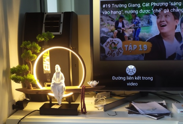 Tượng Phật Bà Quan Âm có vòng đèn LED