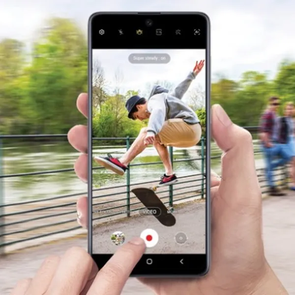 Điện thoại iPhone 12 màu đỏ