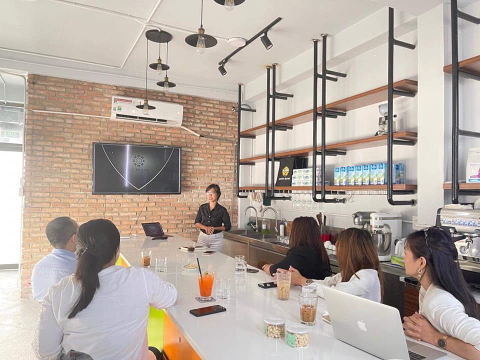 Hoạt Động Tham Quan Văn Phòng Doanh Nghiệp - Công Ty EQ Brand Hoạt Động Tham Quan Văn Phòng Doanh Nghiệp - Công Ty EQ Brand