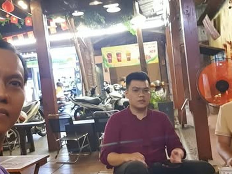 Buổi tối có lịch cà phê với các Sếp ban Thư Ký