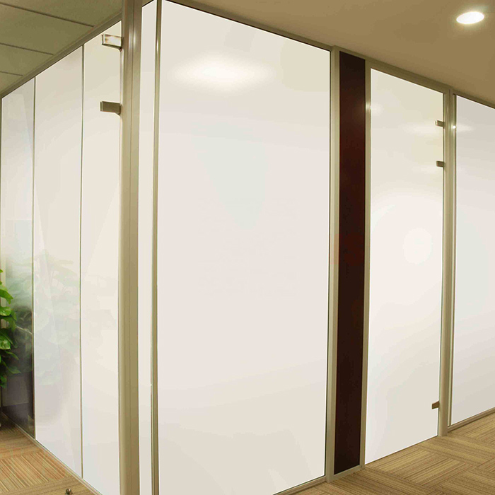 Vệ sinh thường xuyên giúp lớp kính sáng bóng như mới Vệ sinh thường xuyên giúp lớp kính sáng bóng như mới