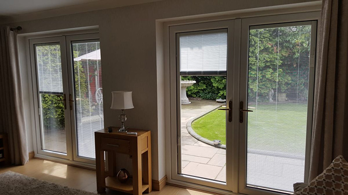 Mẫu rèm trong kính hộp mang đến cho phòng khách sự sang trọng và hiện đại Mẫu rèm trong kính hộp mang đến cho phòng khách sự sang trọng và hiện đại