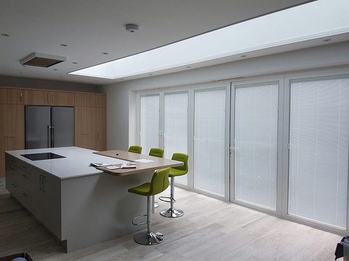 Rèm hộp kính nổi bật, giúp tiết kiệm diện tích lắp đặt cho ngôi nhà thân yêu của bạn và gia đình. Rèm hộp kính nổi bật, giúp tiết kiệm diện tích lắp đặt cho ngôi nhà thân yêu của bạn và gia đình.