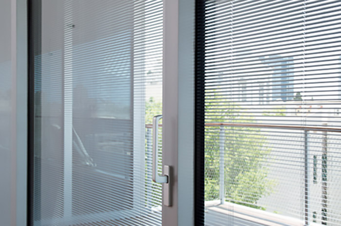 Loại bỏ sương tụ trên mặt kính đơn giản bằng thanh hút ẩm Loại bỏ sương tụ trên mặt kính đơn giản bằng thanh hút ẩm