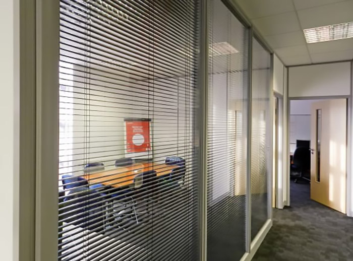 Một trong những mẫu rèm trong kính nổi bật tại Goldsunvina Một trong những mẫu rèm trong kính nổi bật tại Goldsunvina