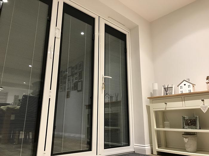 Thi công rèm trong kính tại nhà với chi phí hợp lý và mẫu mã đẹp mắt. Thi công rèm trong kính tại nhà với chi phí hợp lý và mẫu mã đẹp mắt.