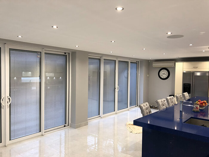 Rèm kính hộp được thiết kế với kiểu dáng đầy sang trọng Rèm kính hộp được thiết kế với kiểu dáng đầy sang trọng