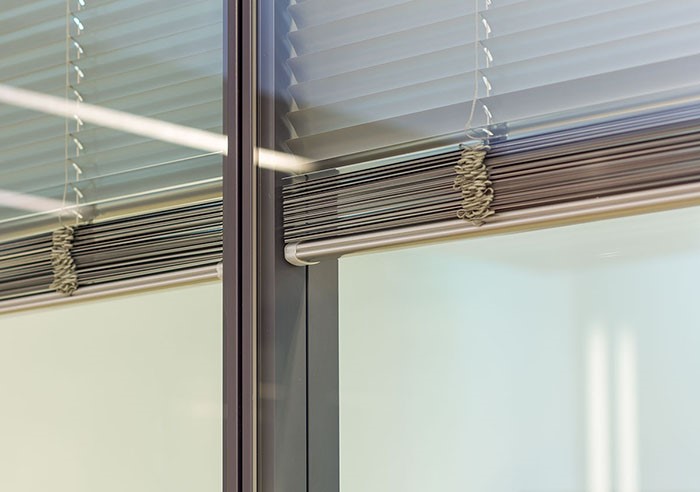 Rèm trong kính kết hợp với nhôm cao cấp là giải pháp thông minh Rèm trong kính kết hợp với nhôm cao cấp là giải pháp thông minh