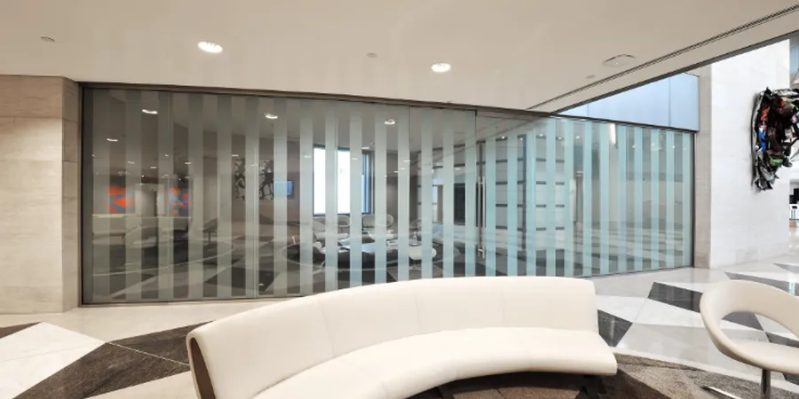 Rèm kính điện giải pháp tốt nhất về chống nắng chịu nhiệt