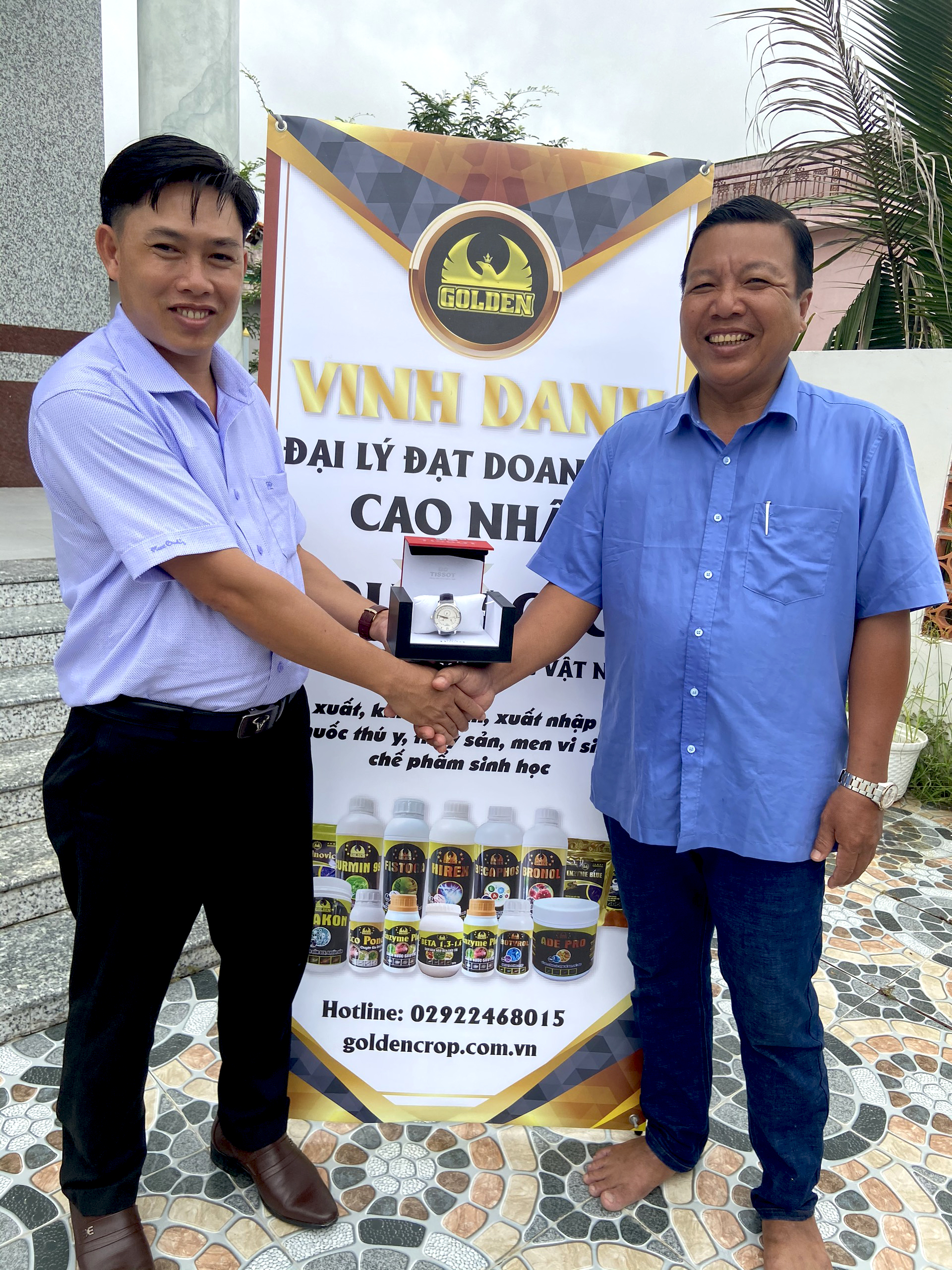 Golden Crop trao quà đại lý Quang Phăng