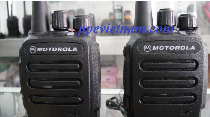 MÁY BỘ ĐÀM CẦM TAY TIỆN DỤNG MOTOROLA  GP910