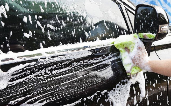 Rửa xe ô tô đơn thuần chỉ là việc vệ sinh, nhưng nếu được thực hiện bởi đội ngũ rửa xe chuyên nghiệp, sẽ trở thành một dịch vụ hấp dẫn và đáng để trải nghiệm. Xem hình ảnh và tham khảo kinh nghiệm trước khi quyết định.