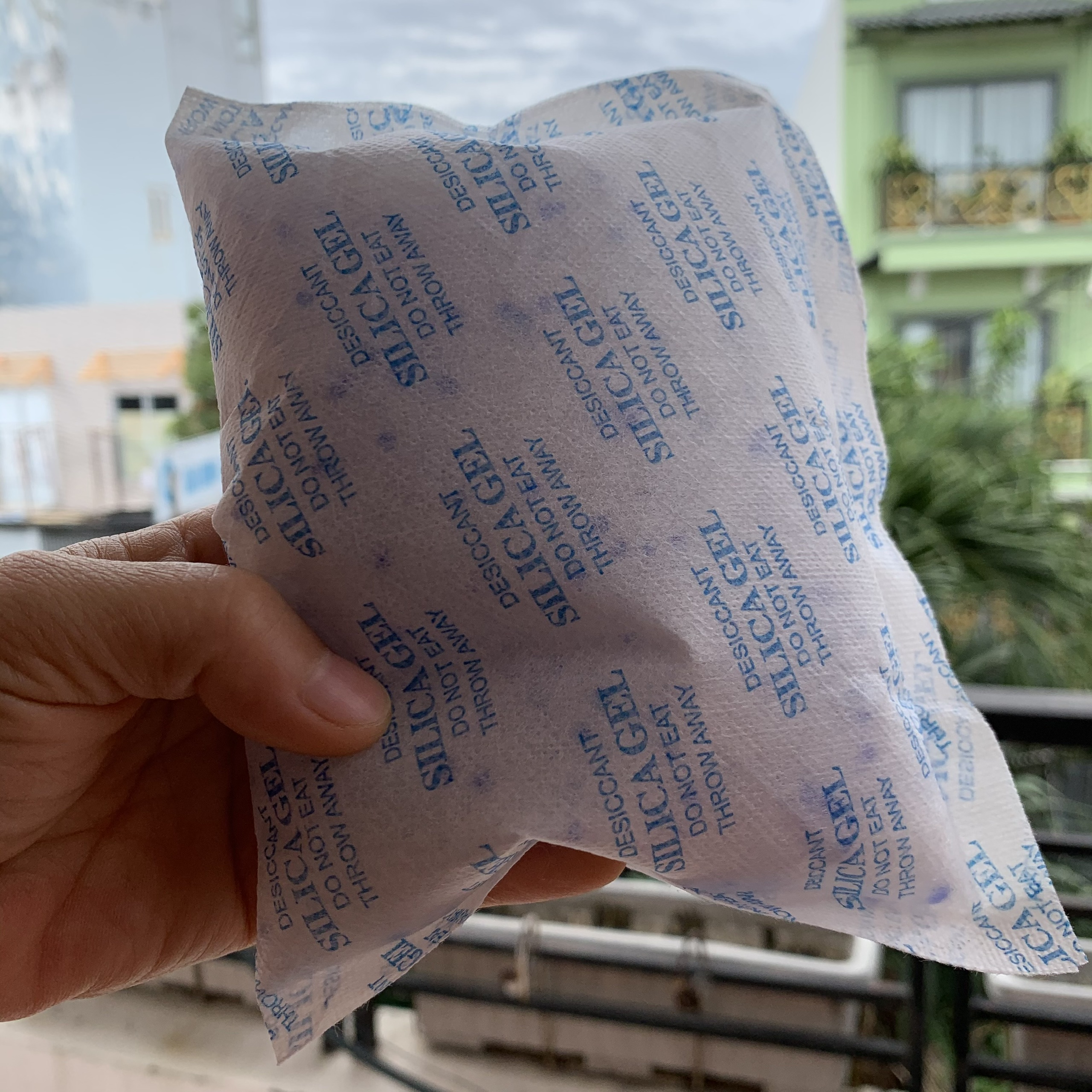 Túi hút ẩm Silica gel (95% hạt Silica gel trắng, 5% hạt Silica gel xanh) Túi hút ẩm Silica gel (95% hạt Silica gel trắng, 5% hạt Silica gel xanh)