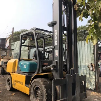 Xe nâng dầu 5 Tấn Komatsu