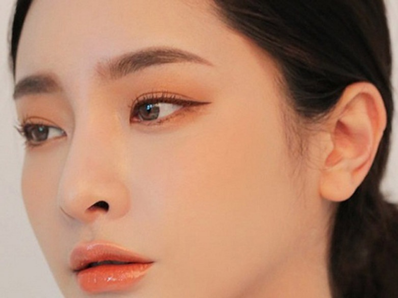 Kẻ chân mày đẹp sẽ khiến khuôn mặt hoàn hảo hơn Kẻ chân mày đẹp sẽ khiến khuôn mặt hoàn hảo hơn