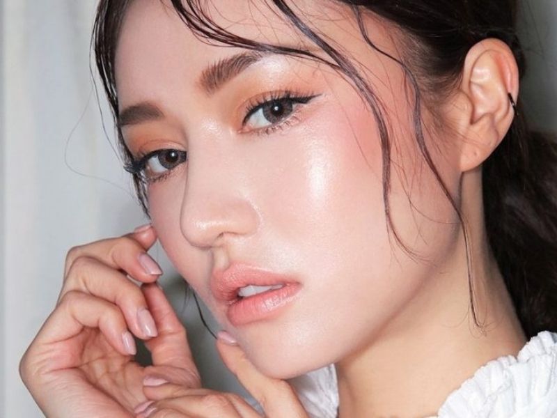 Màu mắt nâu nhạt là một trong những bí quyết của trang điểm kiểu Hàn Quốc Màu mắt nâu nhạt là một trong những bí quyết của trang điểm kiểu Hàn Quốc