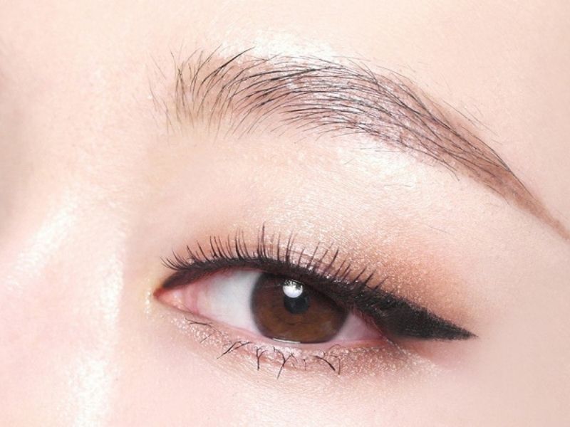 Phấn mắt màu nâu sáng đang được nhiều idol Hàn Quốc lựa chọn Phấn mắt màu nâu sáng đang được nhiều idol Hàn Quốc lựa chọn