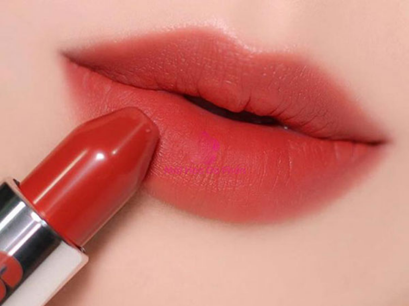 Phong cách trang điểm nhẹ nhàng phù hợp với tông màu trầm ấm Phong cách trang điểm nhẹ nhàng phù hợp với tông màu trầm ấm