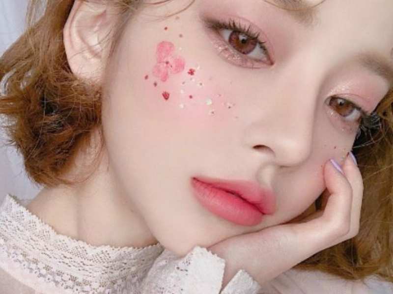 Trang điểm theo tông hồng đất Trang điểm theo tông hồng đất