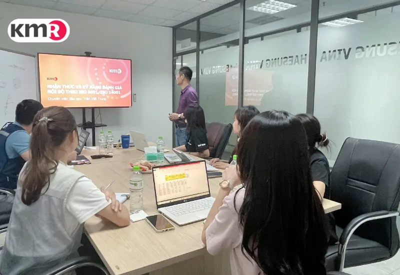 KMR ACADEMY ĐÀO TẠO NHẬN THỨC & ĐÁNH GIÁ NỘI BỘ ISO 9001 & ISO 14001 TẠI CTY HAESUNG CHEMICAL VINA TRONG THÁNG 07/2025 TẠI TỈNH HẢI DƯƠNG KMR ACADEMY ĐÀO TẠO NHẬN THỨC & ĐÁNH GIÁ NỘI BỘ ISO 9001 & ISO 14001 TẠI CTY HAESUNG CHEMICAL VINA TRONG THÁNG 07/2025 TẠI TỈNH HẢI DƯƠNG