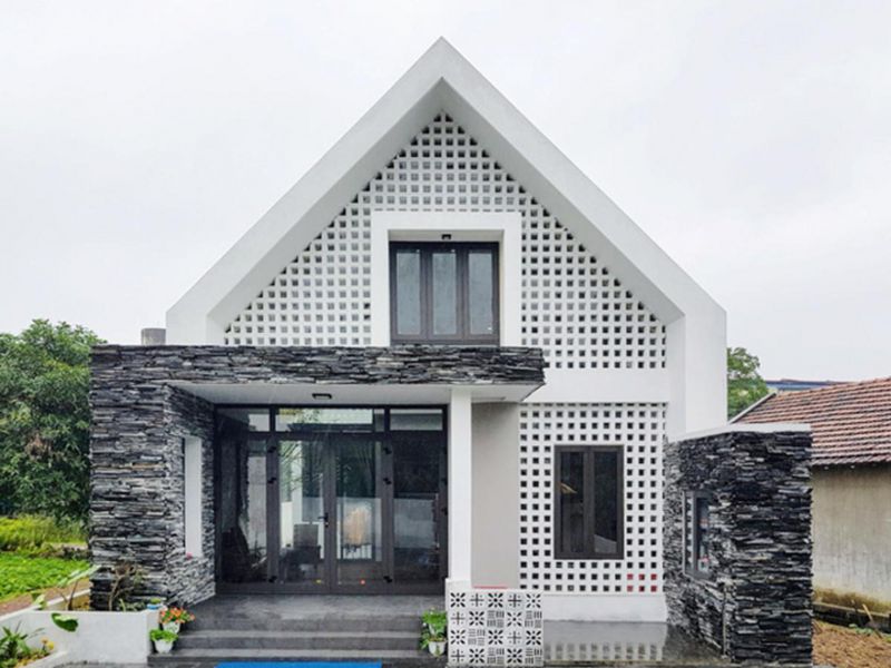 Mẫu nhà bằng gạch thông gió ở mặt tiền vừa kín đáo vừa thoáng mát