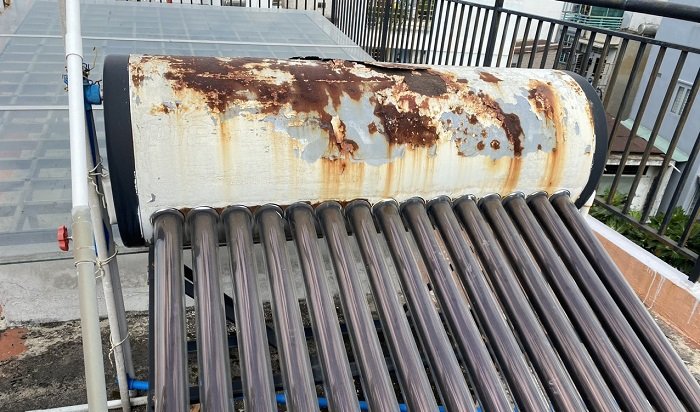 Bình bảo ôn cũ bị hỏng, rò rỉ nước Bình bảo ôn cũ bị hỏng, rò rỉ nước