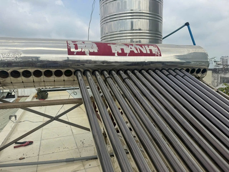 Bình bảo ôn Máy nước nóng NLMT bị chảy nước Bình bảo ôn Máy nước nóng NLMT bị chảy nước