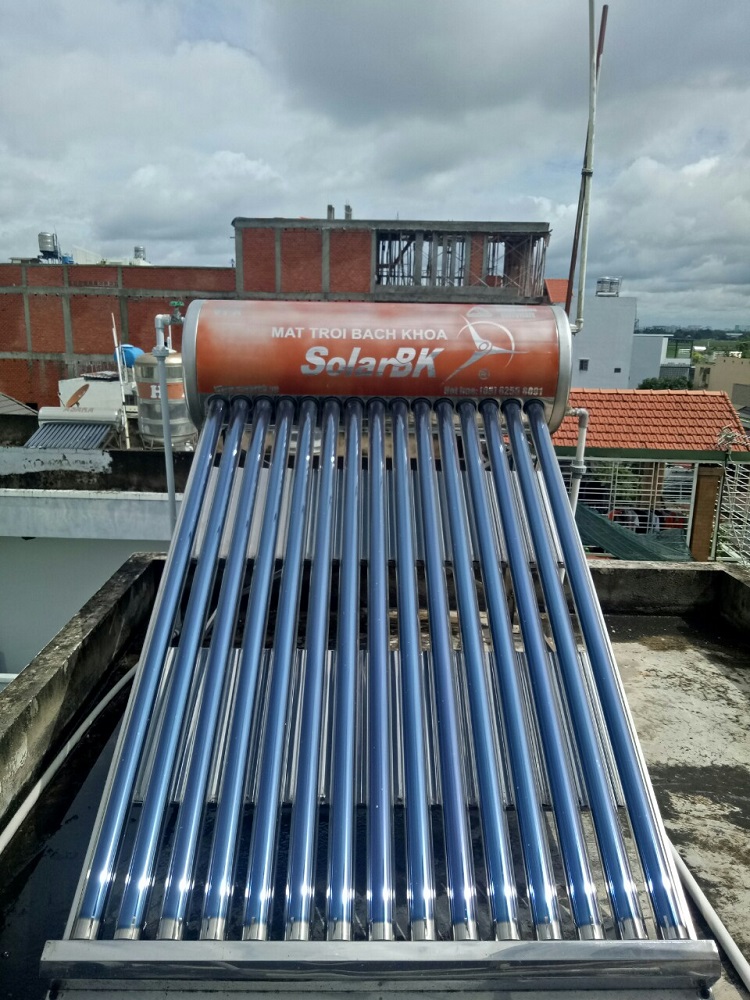 Máy nước nóng NLMT lắp không đúng hướng - Nóng yếu Máy nước nóng NLMT lắp không đúng hướng - Nóng yếu