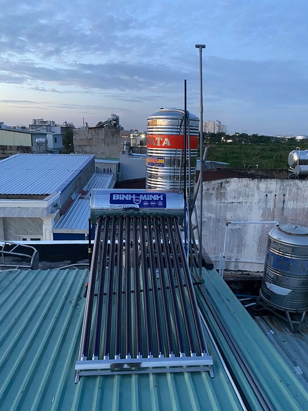 Trọn bộ Bồn nước inox và Máy nước nóng mặt trời Giá đinh nhỏ Trọn bộ Bồn nước inox và Máy nước nóng mặt trời Giá đinh nhỏ