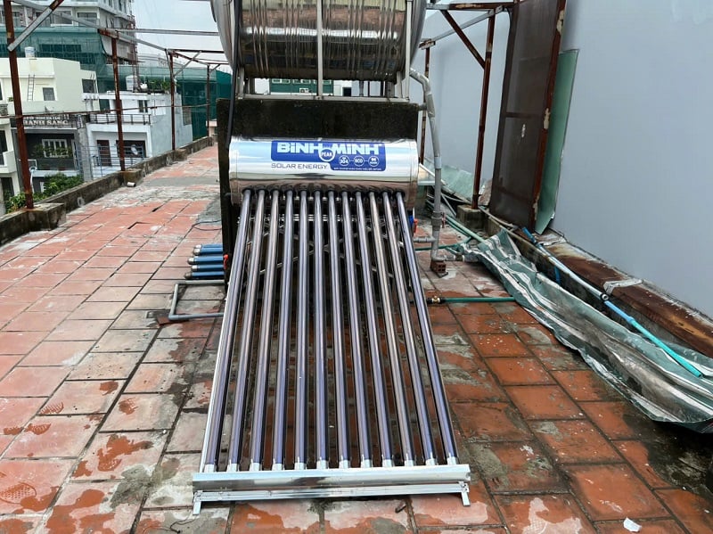 Hoàn thiện Máy nước nóng mặt trời 130L tại Bình Dương Hoàn thiện Máy nước nóng mặt trời 130L tại Bình Dương