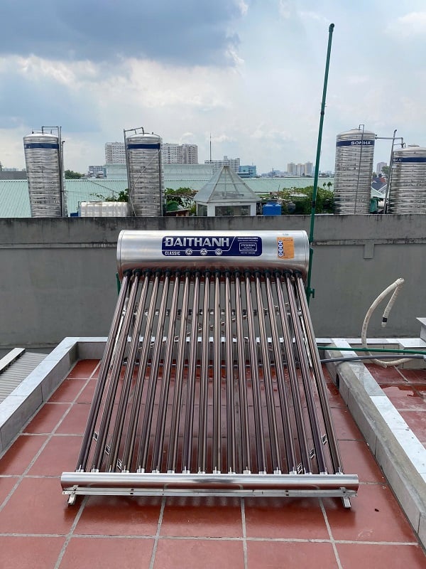 Bàn giao Máy nước nóng NLMT Đại Thành 180L-18 ống F58 Bàn giao Máy nước nóng NLMT Đại Thành 180L-18 ống F58