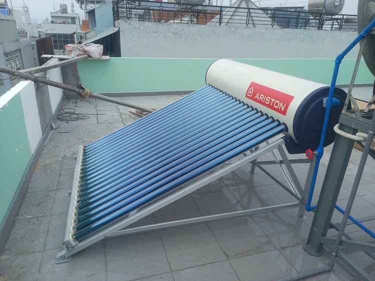 Mặt bên phải - Máy nước nóng năng lượng mặt trời Ariston Mặt bên phải - Máy nước nóng năng lượng mặt trời Ariston