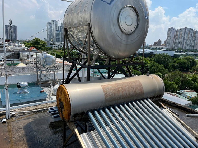 Tháo Ống Thủy tinh chân không máy NLMT cũ Tháo Ống Thủy tinh chân không máy NLMT cũ