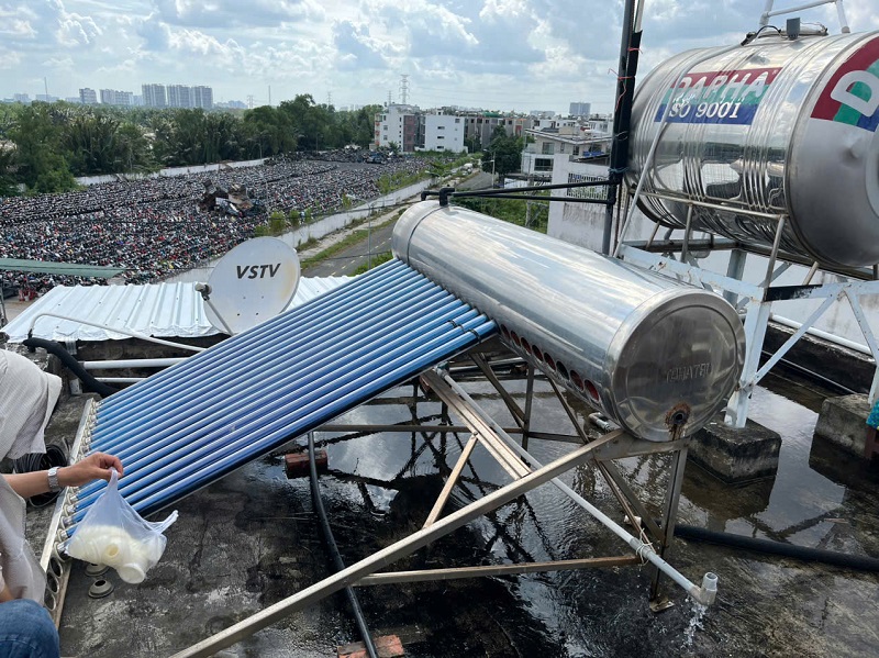 Bình bảo ôn 24 ống bị chảy nước Bình bảo ôn 24 ống bị chảy nước