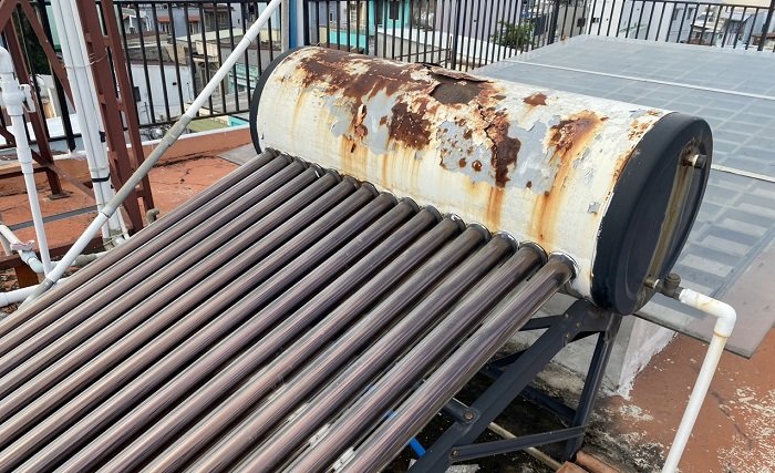 Bình bảo ôn cũ bị hỏng, rò rỉ nước Bình bảo ôn cũ bị hỏng, rò rỉ nước