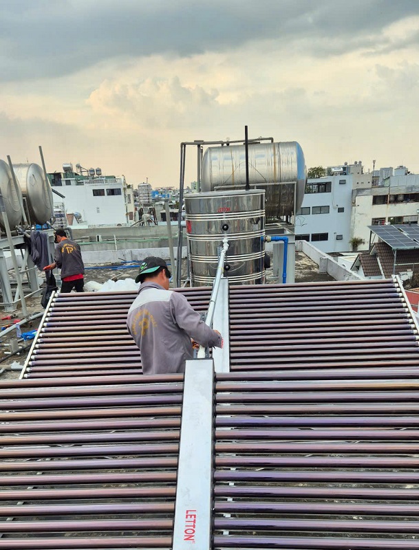 Máy nước nóng mặt trời 1000L phục vụ Khách Sạn Máy nước nóng mặt trời 1000L phục vụ Khách Sạn