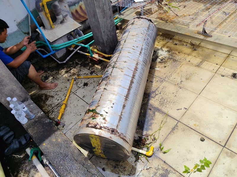 Bình bảo ôn máy nước nóng lâu năm bị hỏng Bình bảo ôn máy nước nóng lâu năm bị hỏng